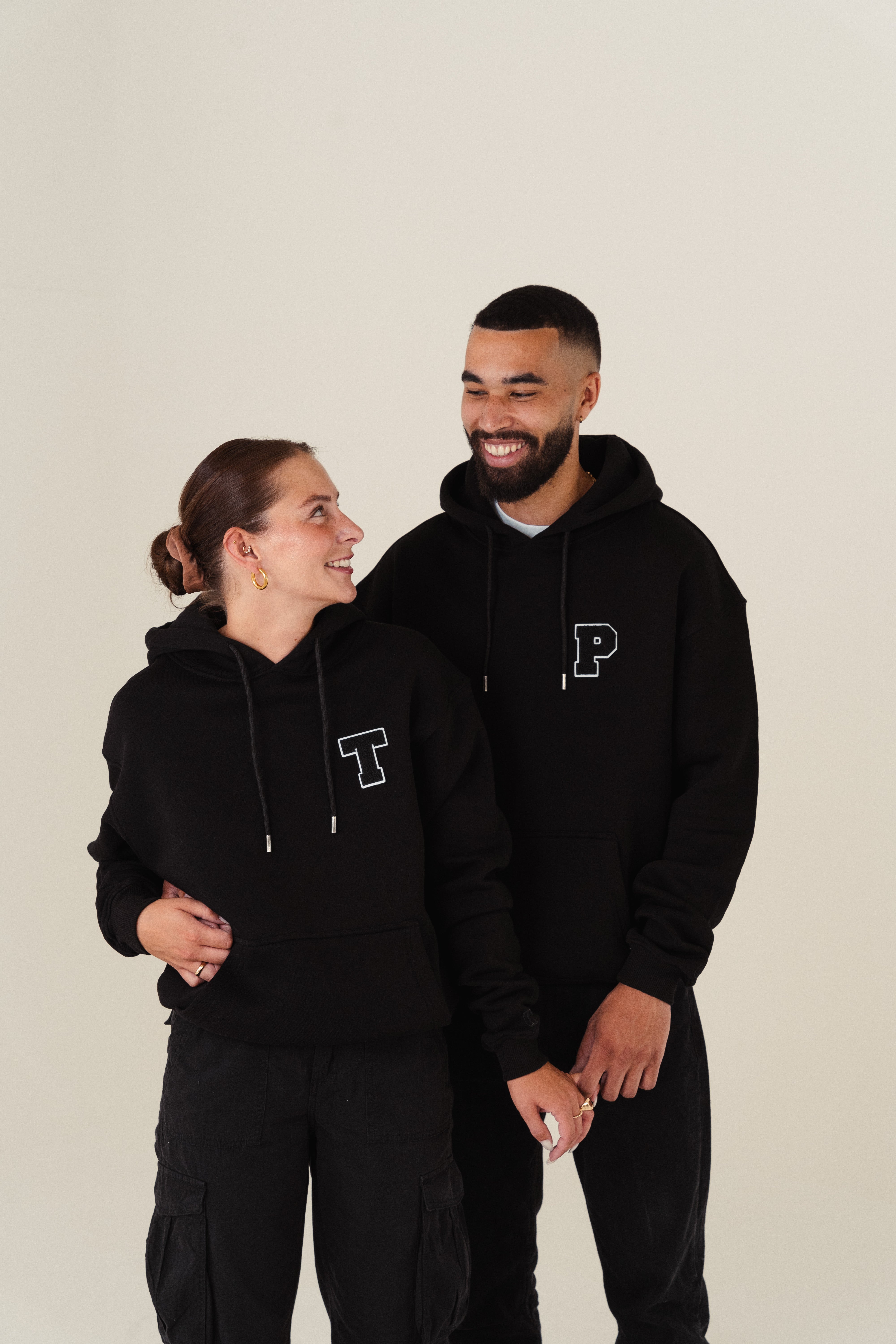2x Partner Hoodies Collage Patch mit Wunschbuchstaben