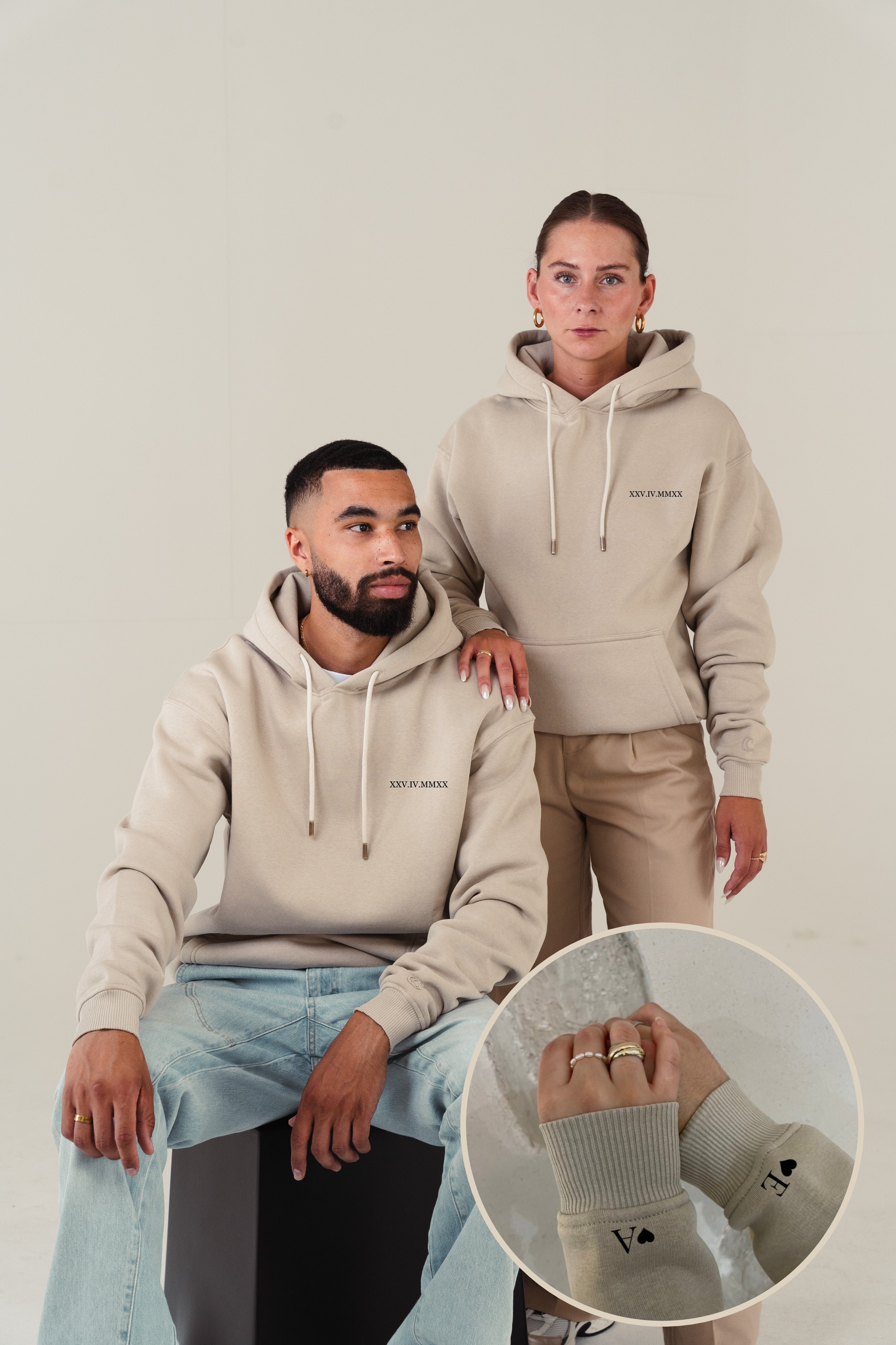 2x Partner Hoodies Römisch mit Wunschdatum & Buchstabe am Ärmel